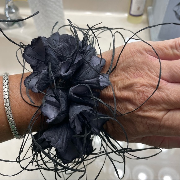 Begona Rentero bracelet.  Made from paper, silk & cotton - Picture 6 of 9